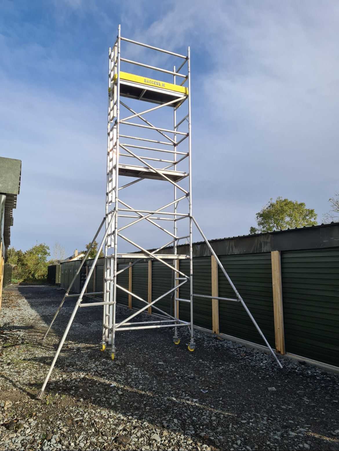 A standing scaffold tower in the background of the website